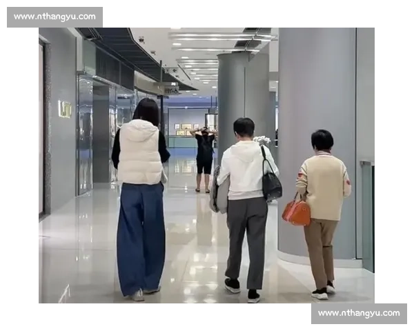 奚梦瑶与婆婆热舞互动超亲密，豪门婆媳关系典范引热议