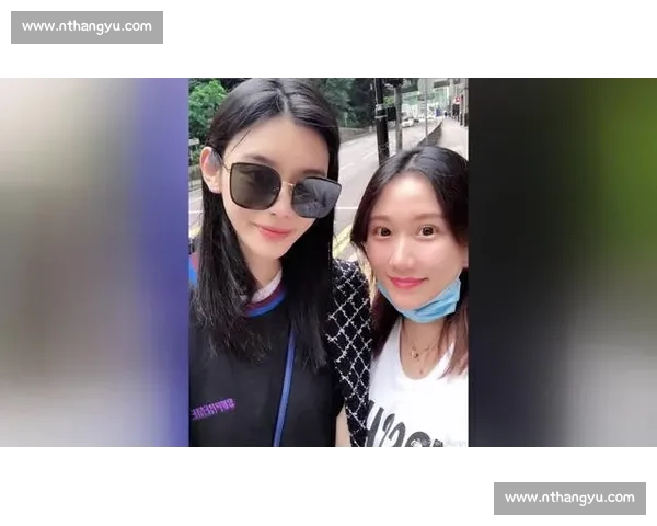 奚梦瑶与婆婆热舞互动超亲密，豪门婆媳关系典范引热议